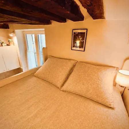 Charming Renovated Air Conditioned Studio, Pantheon, Notre Dame Lägenhet