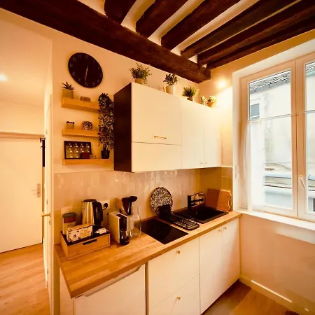 Charming Renovated Air Conditioned Studio, Pantheon, Notre Dame *