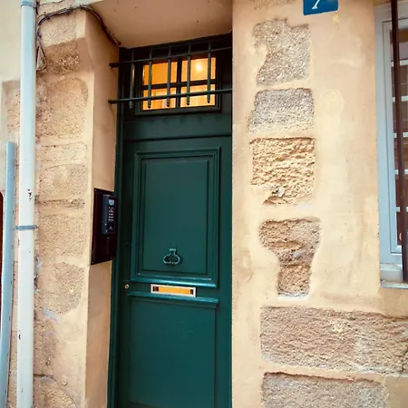 Charming Renovated Air Conditioned Studio, Pantheon, Notre Dame *