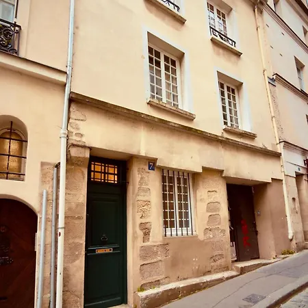 Charming Renovated Air Conditioned Studio, Pantheon, Notre Dame