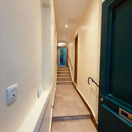 Charming Renovated Air Conditioned Studio, Pantheon, Notre Dame *