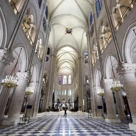 Charming Renovated Air Conditioned Studio, Pantheon, Notre Dame Parijs